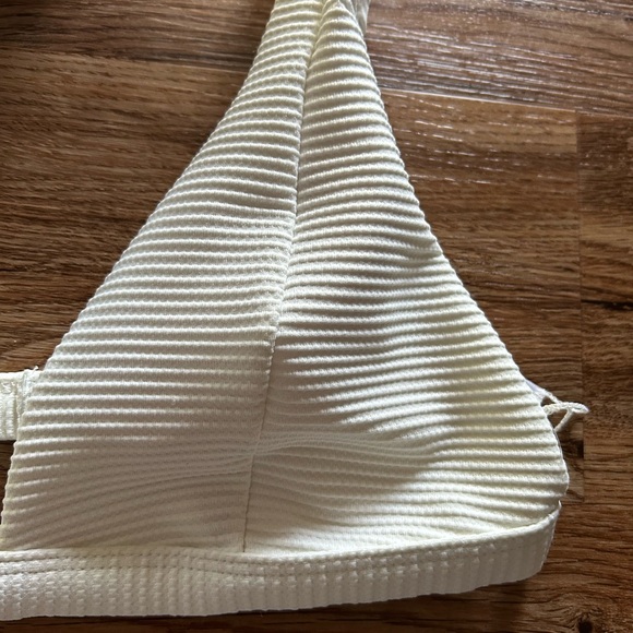 L Space Eco Chic Repreve® Nina Bikini Top in Cream DD Cup - Picture 6 of 7